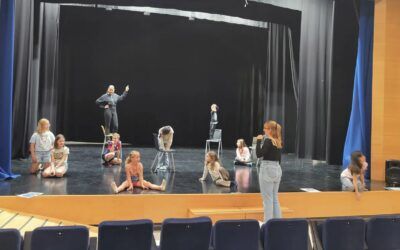 QUARANTA ANYS DE LA FEDERACIÓ DE GRUPS DE TEATRE AMATEUR DE CATALUNYA